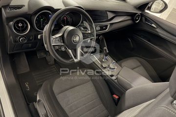 Alfa-Romeo Stelvio - 9