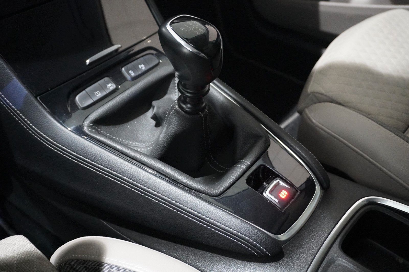 Fahrzeugabbildung Opel Grandland (X) 1.6D DYNAMIC NAVI/LED/360°/SH/GRIP