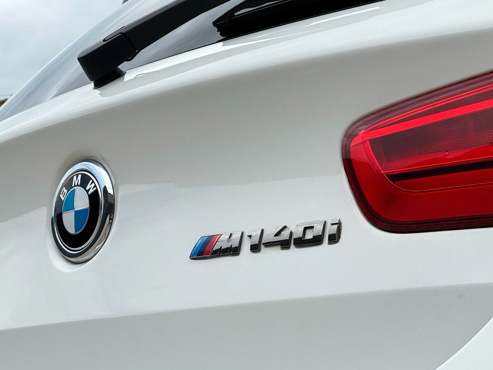 Fahrzeugabbildung BMW M140i Aero REMUS HIFI PDC KZG Keyless Alcantara