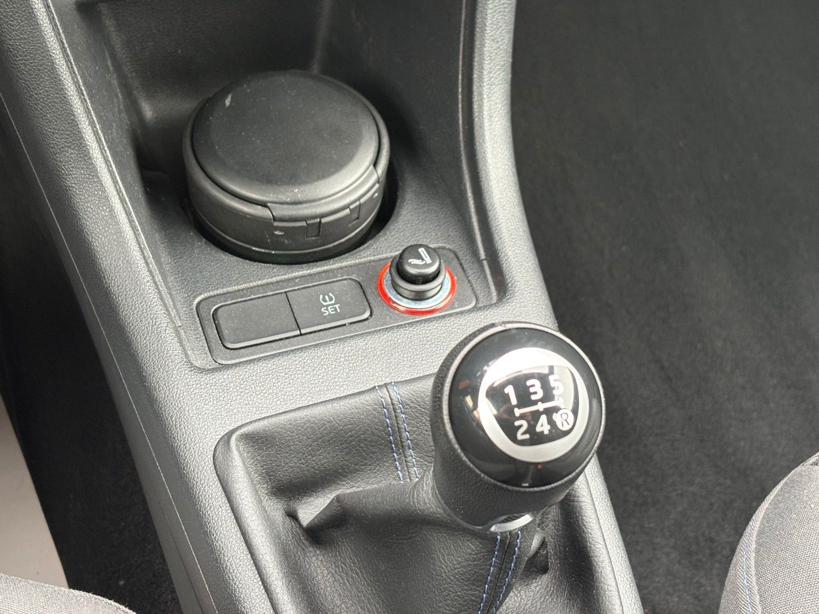 Fahrzeugabbildung Volkswagen up! 1.0 club up! Navi SHZ Klima 2.HD SCHECKHEFT