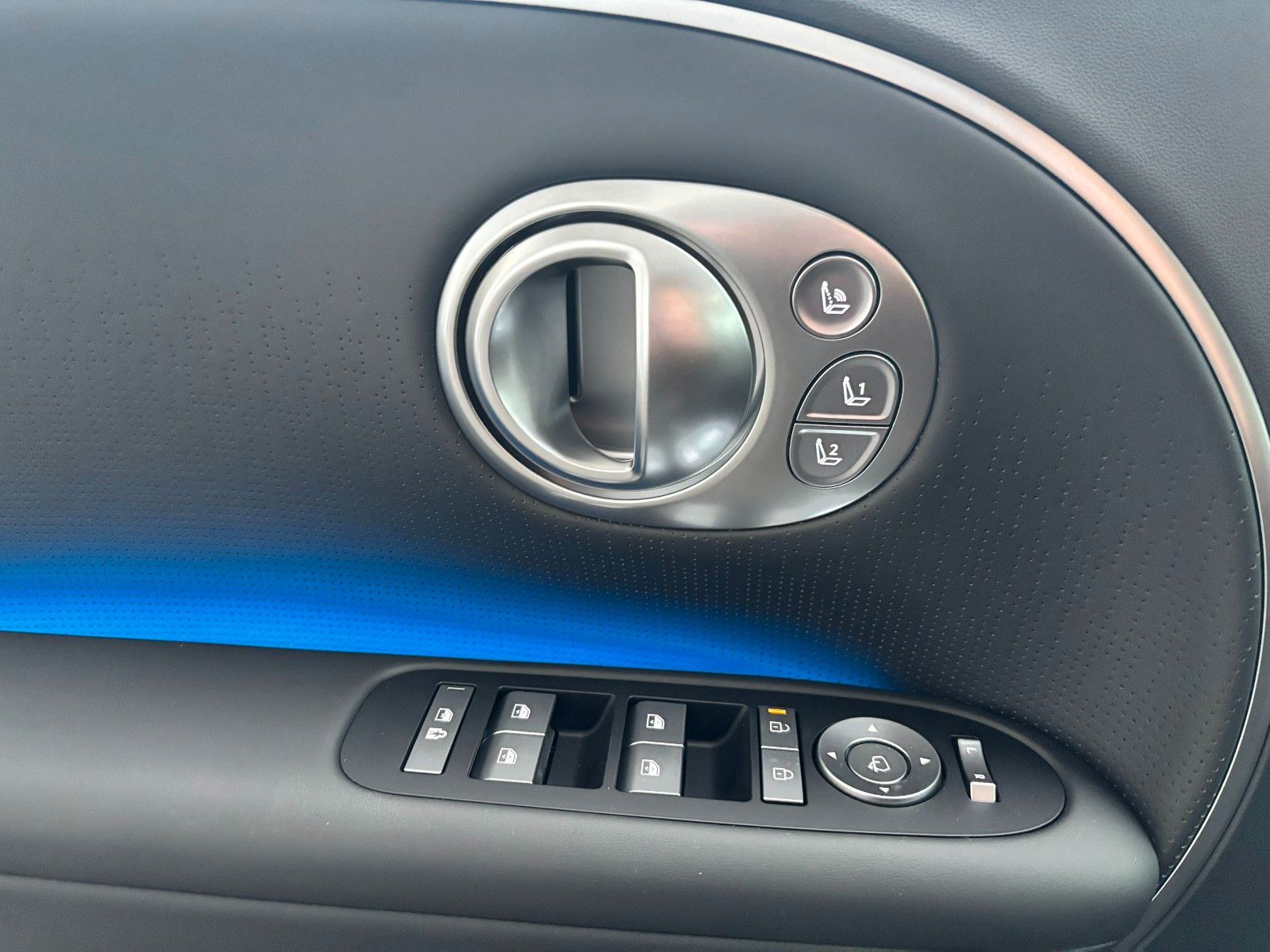 Fahrzeugabbildung Hyundai Ioniq 9 Elektro 7-Sitzer W Uniq 360,HUD,Kamera