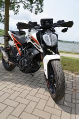 KTM Duke 125 - KTM 125