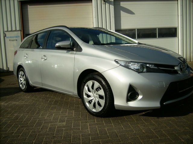 Toyota Auris Touring Sports Cool-AHZ