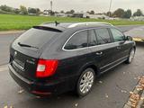 Skoda Superb 2.0 Combi Elegance+Aut+Navi+Leder+Xenon - Skoda Superb: Kombi, Elegance