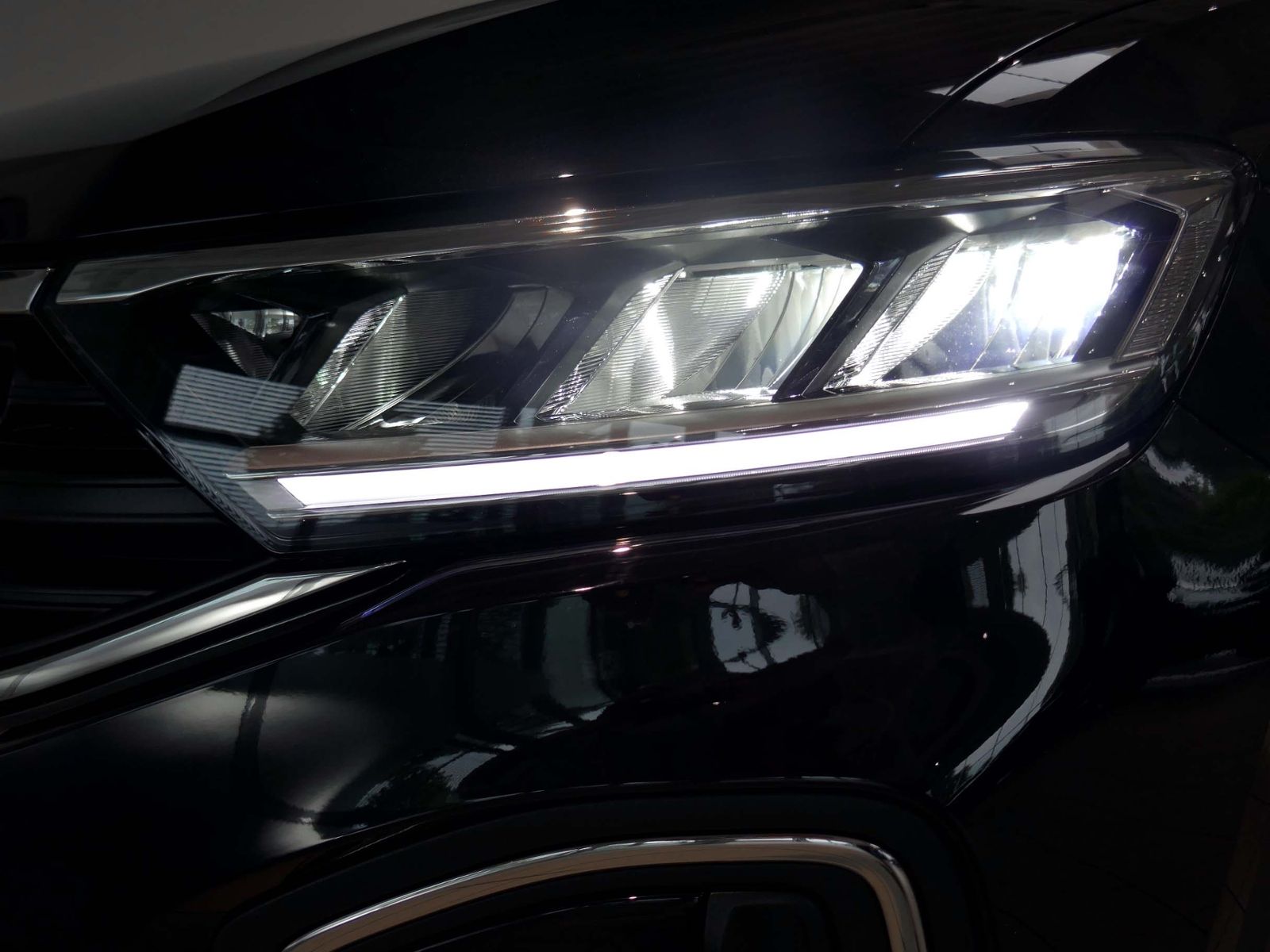 Fahrzeugabbildung Volkswagen T-Roc GOAL 1.5 TSI DSG | LED RFK ACC Navi