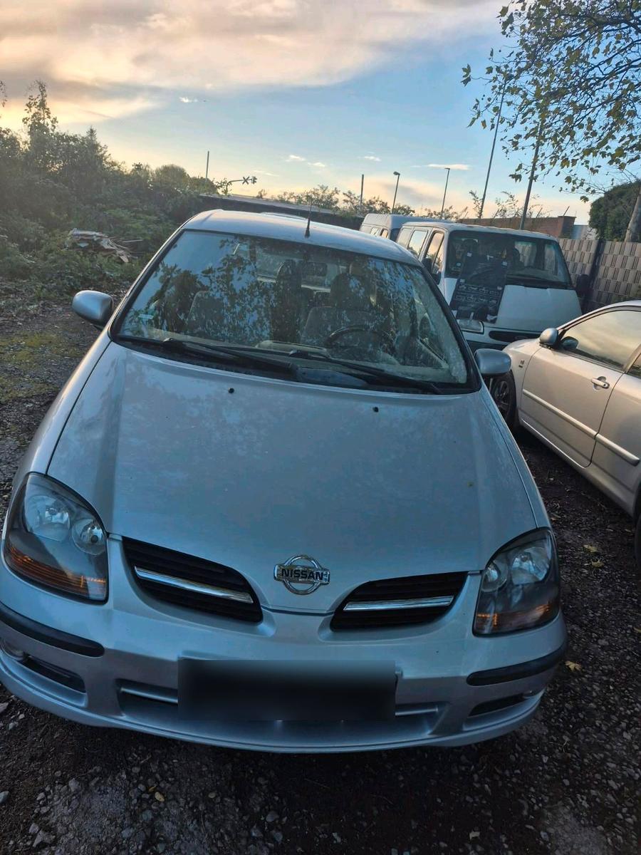 Nissan Almera Tino