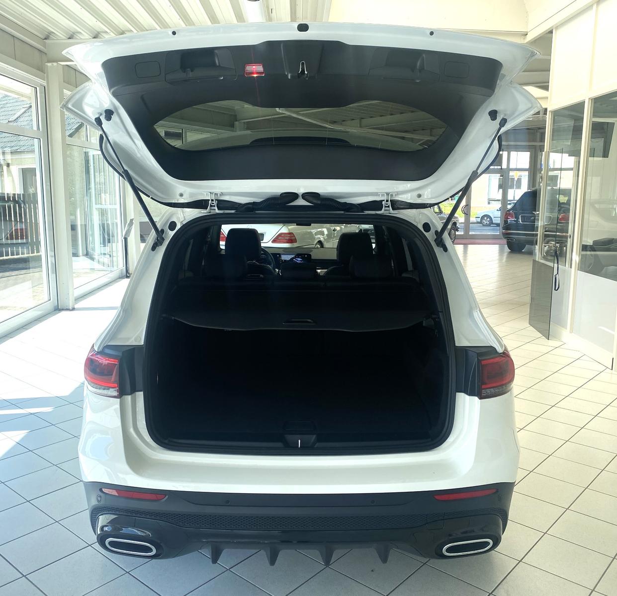 Mercedes-Benz GLB 200 4M 2.Hd AMG Line Pano LED Kam Nightpaket