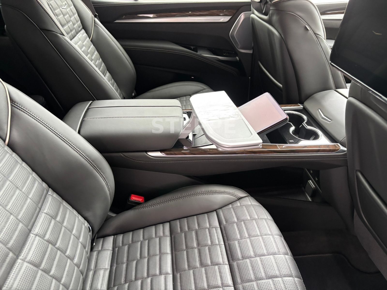 Cadillac Escalade MY26 6.2 V8 SportPlatinum Executive 24"
