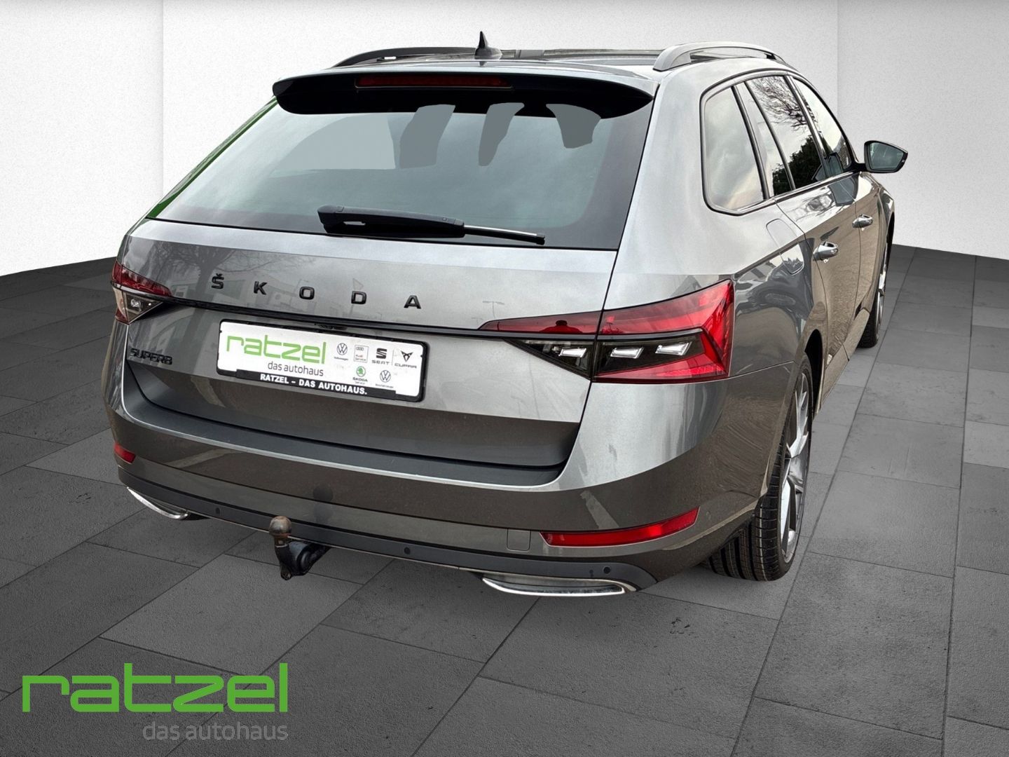 Fahrzeugabbildung SKODA Superb Combi Sportline 2.0 TDI T-Leder Navi AHK