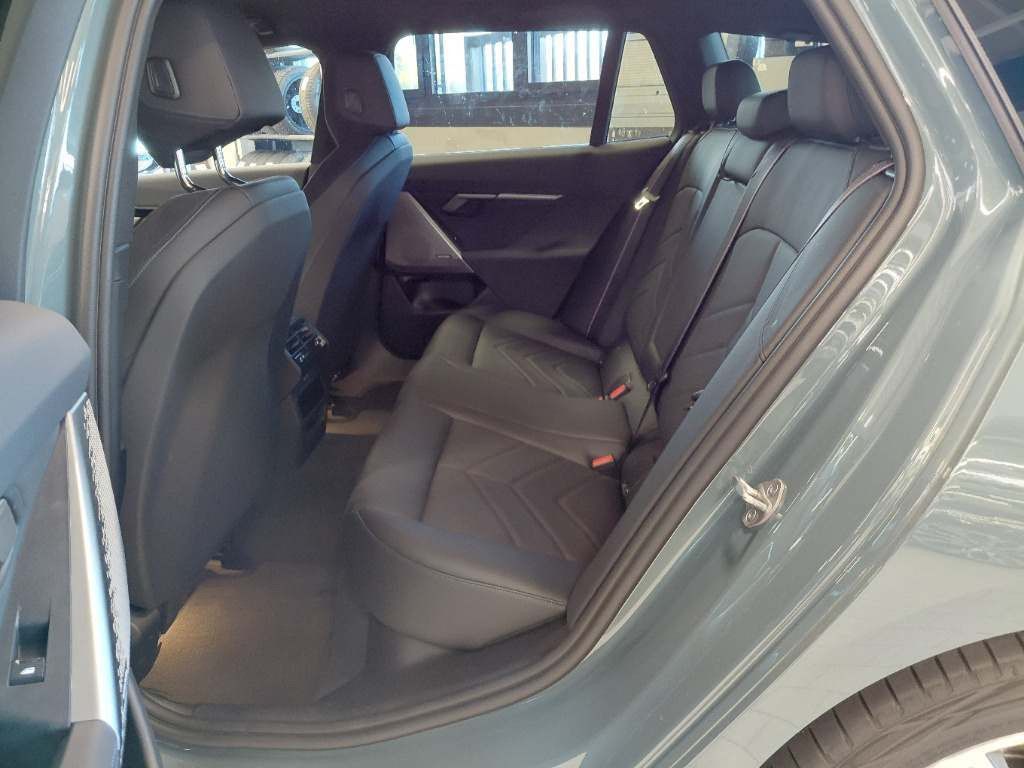 Fahrzeugabbildung BMW 520d xDrive Tour M Sport Pro Iconic Glow Stndhzg