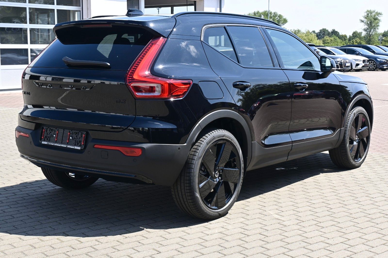 Fahrzeugabbildung Volvo XC40 B3 DKG Plus Black Edition*FSHZG*360*ACC*AHK