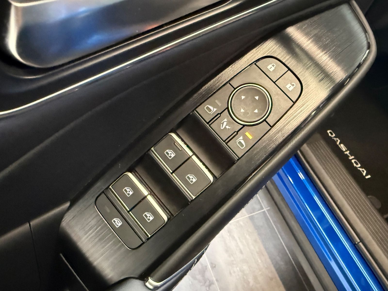 Fahrzeugabbildung Nissan Qashqai Tekna MHEV Autom.;Headup,Leder,17.136 km
