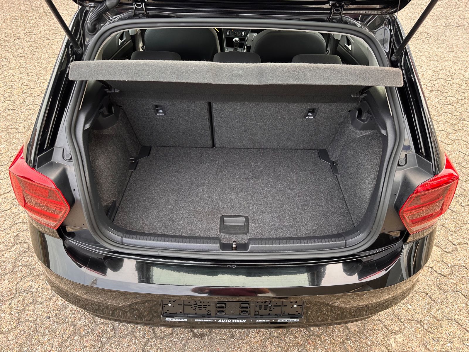 Fahrzeugabbildung Volkswagen Polo 1.0 TSI Comfortline APP/SHZG/GJR/PDC