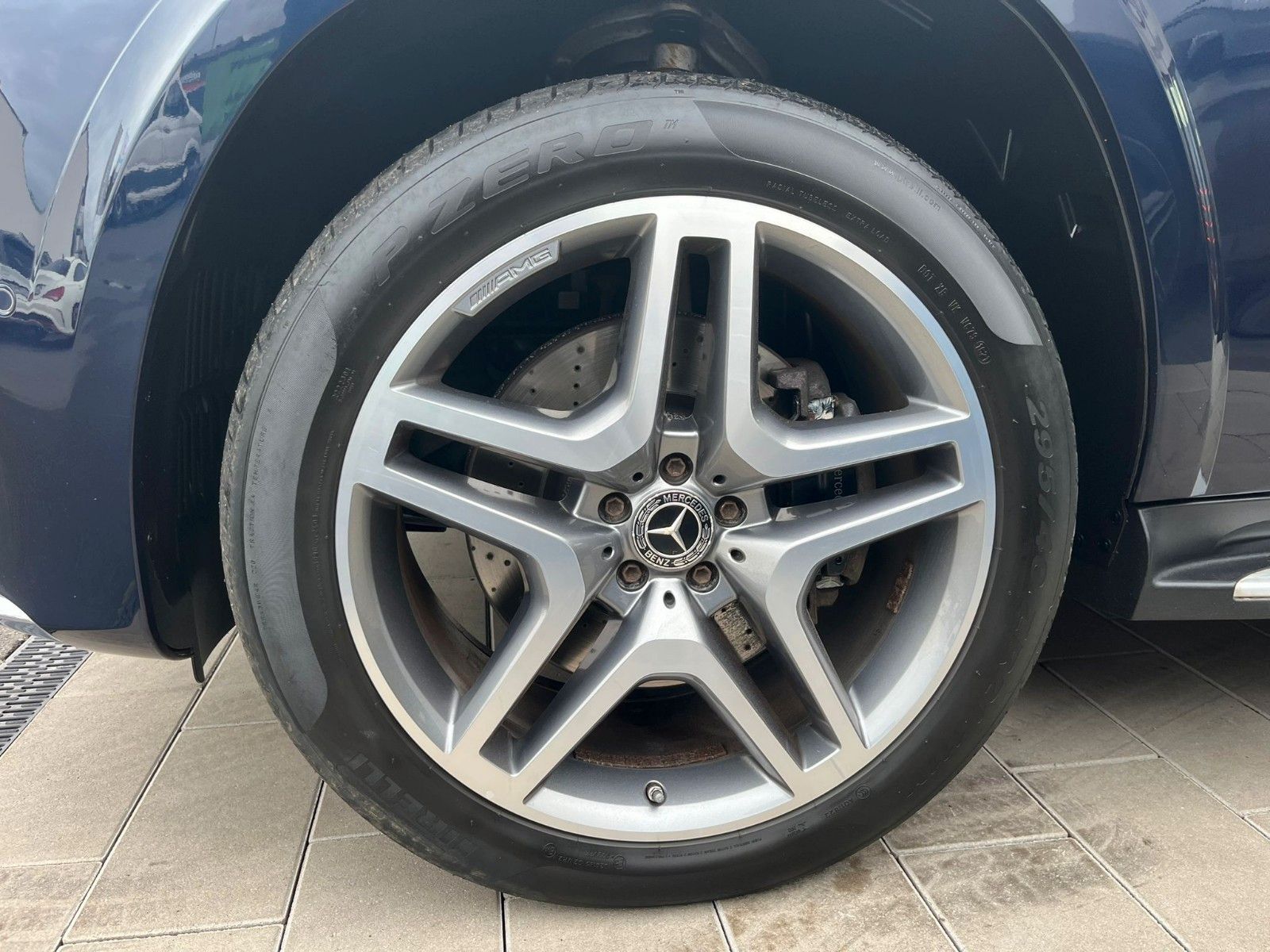 Fahrzeugabbildung Mercedes-Benz GLS 350d 4Matic AMG Line*1.Hand*Pano*360°*