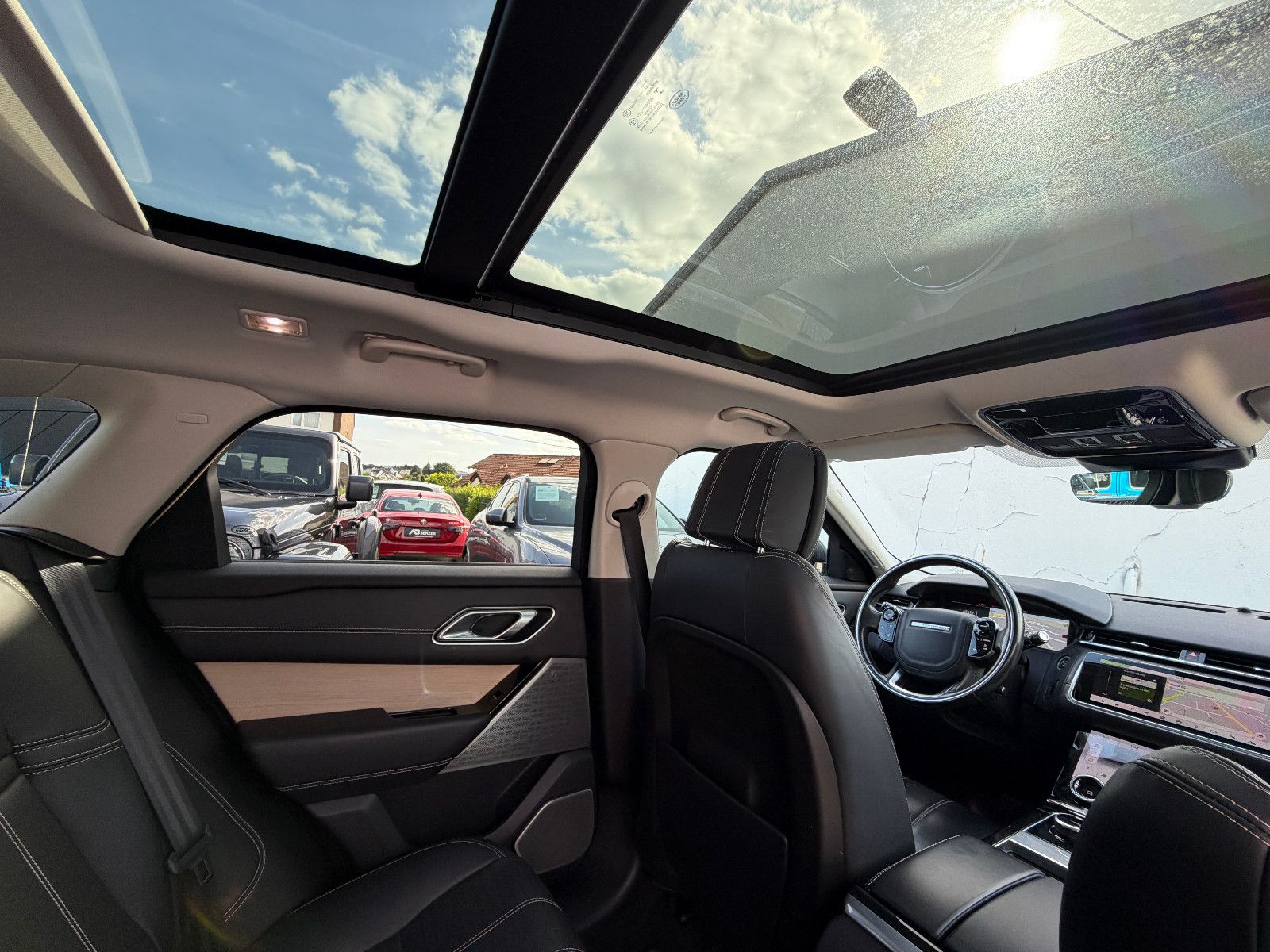 Fahrzeugabbildung Land Rover Range Rover Velar SE/PANO/KAMERA/MERIDIAN/MASSAG