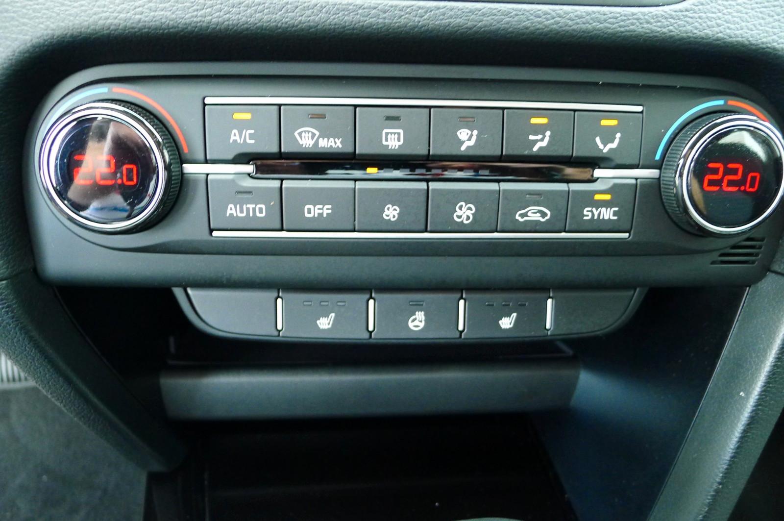 Kia Ceed SW 1.5 T-GDI 140 PS DCT Spirit/Navi/UVO