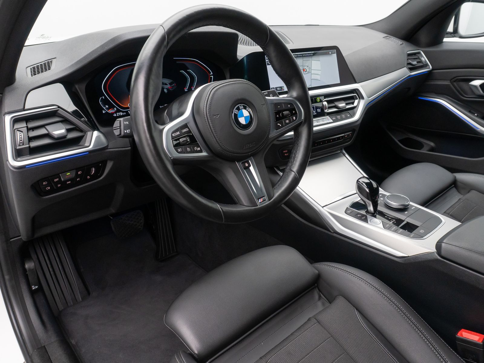 Fahrzeugabbildung BMW 330i Sport Line DAB Alarm MSport Lenkrhzg 19Zoll