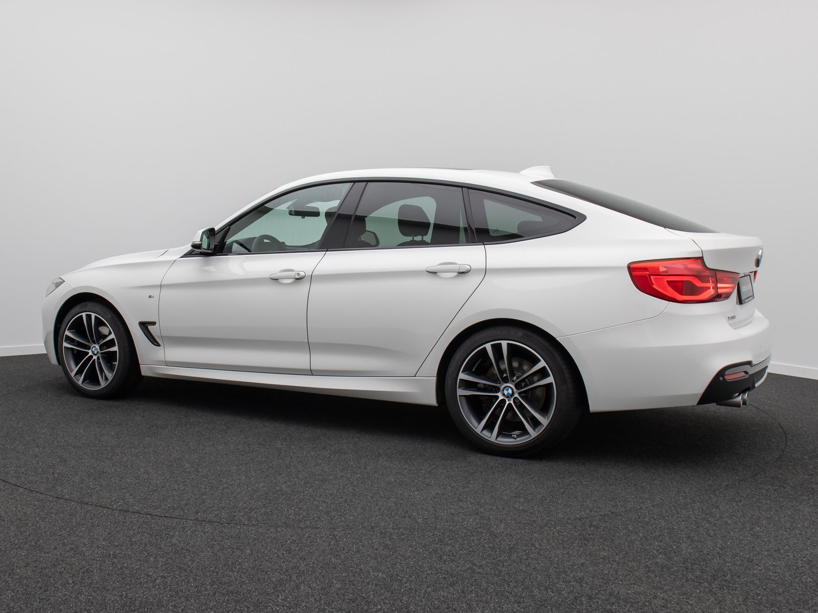 Fahrzeugabbildung BMW 320 Gran Turismo M Sport Kamera Alarm HUD 19Zoll