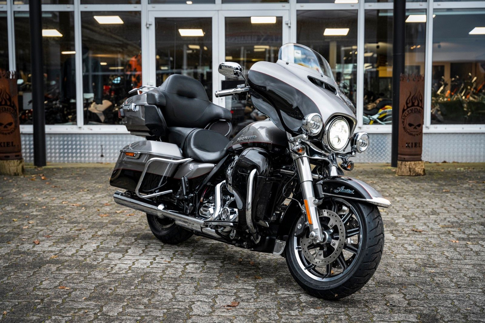 Fahrzeugabbildung Harley-Davidson ULTRA LIMITED FLHTK TOURING 103 - REMUS -