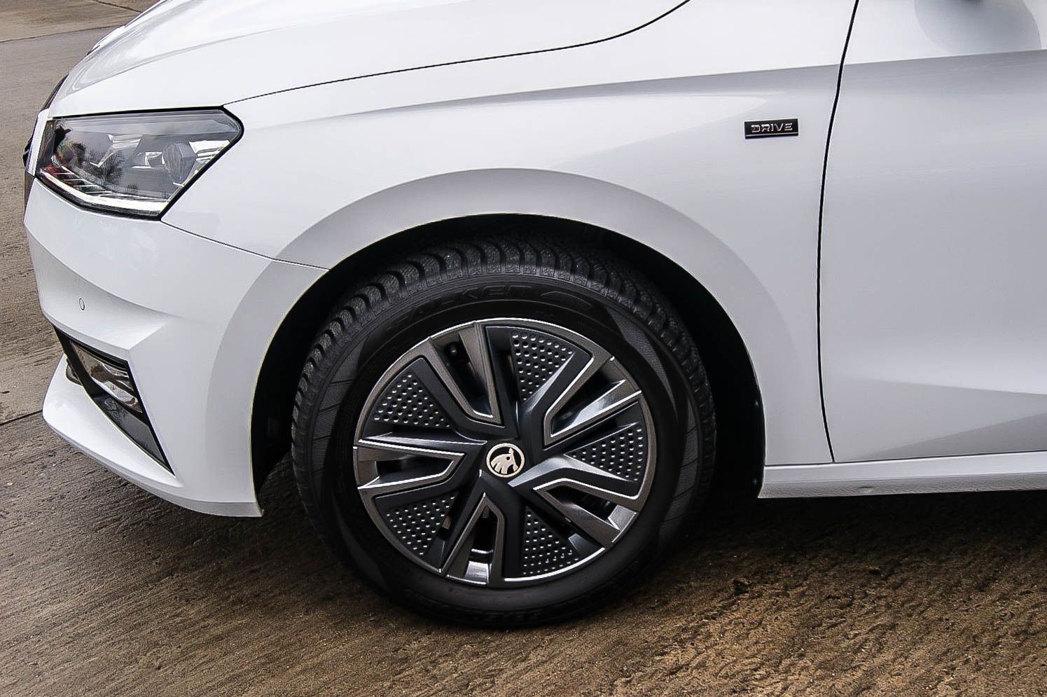 Fahrzeugabbildung SKODA Fabia 10 Drive Auto/DSG PANO VIRTUAL LED KAMERA