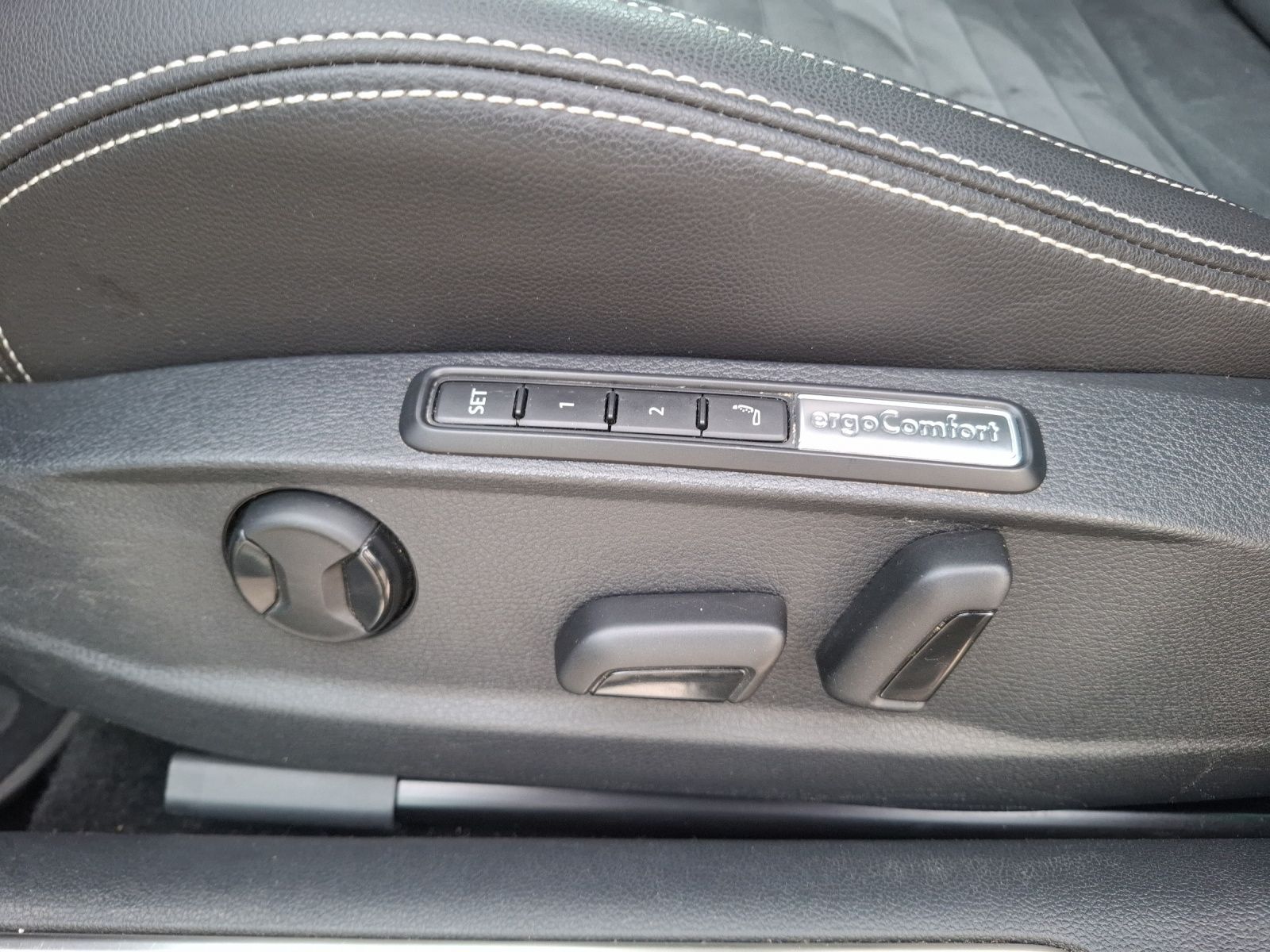 Fahrzeugabbildung Volkswagen Passat Variant TDI Elegance DSG Matrix Navi AID