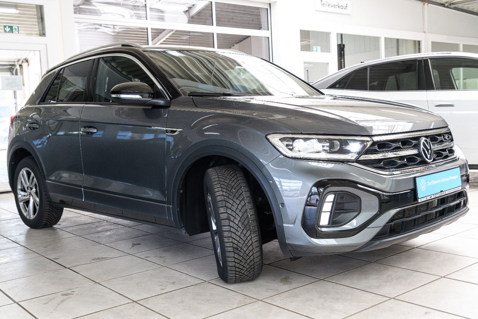 Fahrzeugabbildung Volkswagen T-Roc R-Line 1.5 TSI DSG LED+AHK+KAMERA+ACC+SHZ