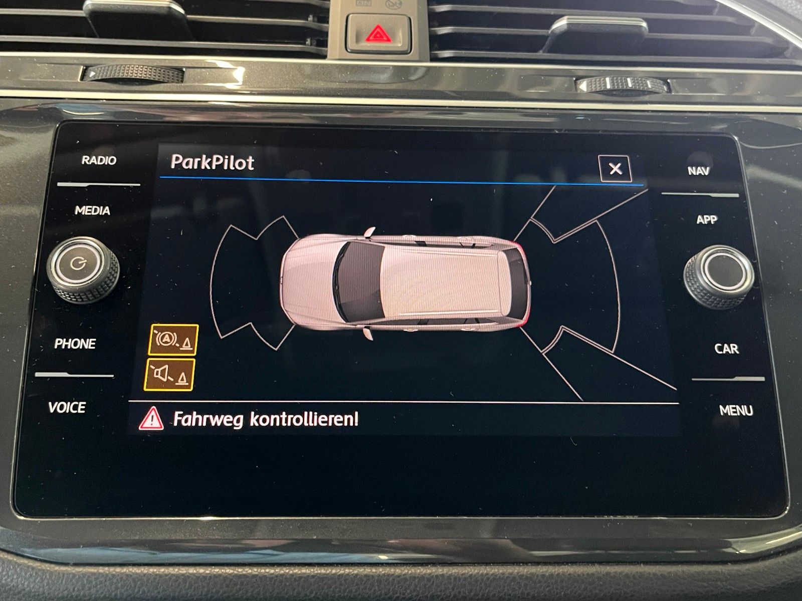 Fahrzeugabbildung Volkswagen Tiguan 2.0 TDi Comfortline NAVI LED WinterPaket
