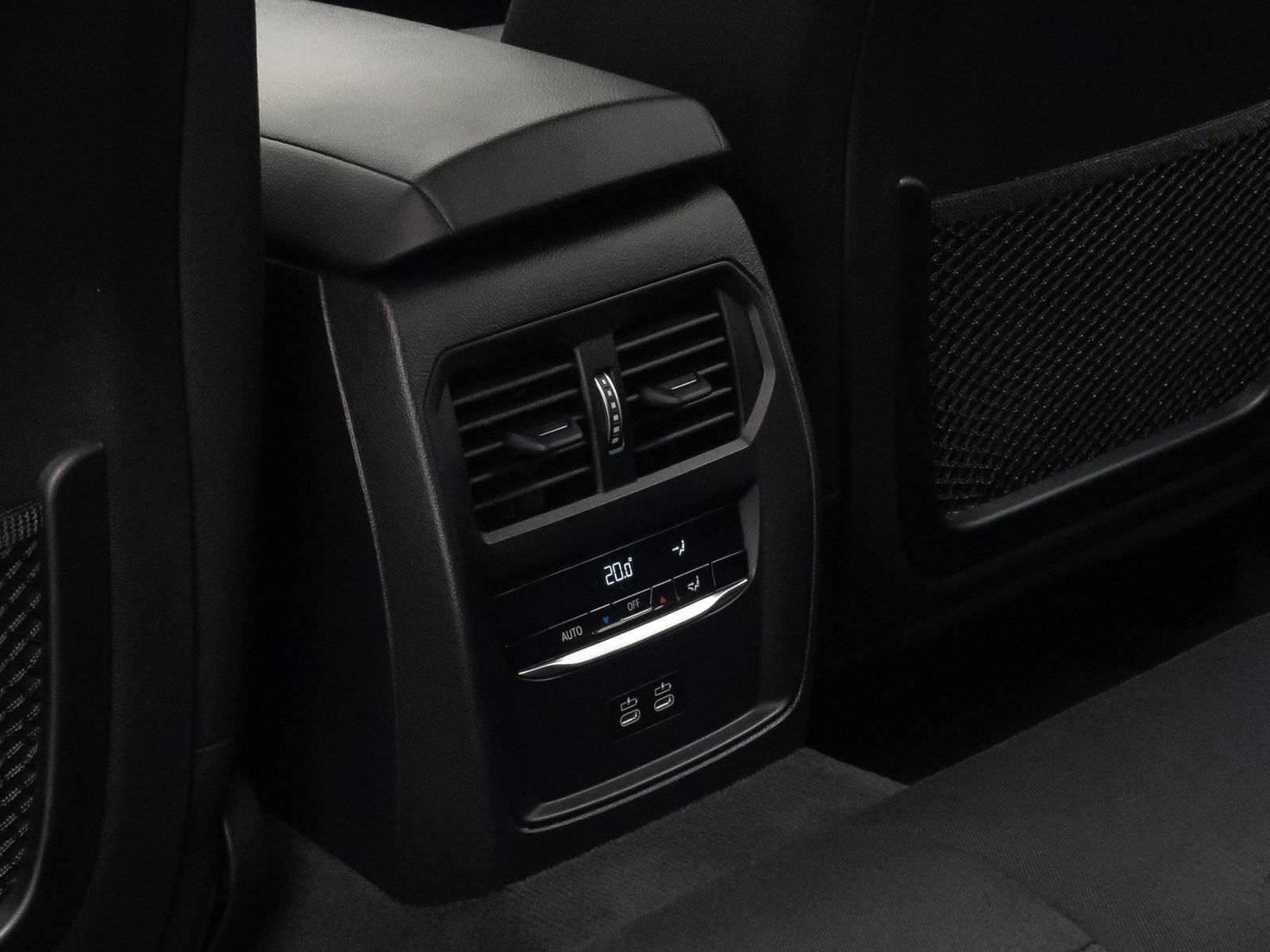 Fahrzeugabbildung BMW 320e  DAB CockPitPlus PDC WidscreenDisplay LED