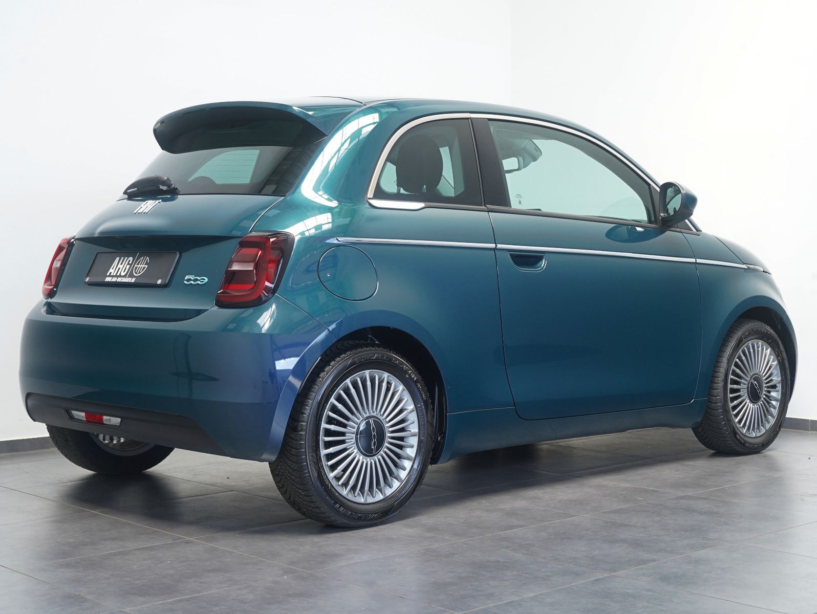 Fahrzeugabbildung Fiat 500e 87KW/42kWh/DC-LADEN/CARPLAY/DAB/SOH