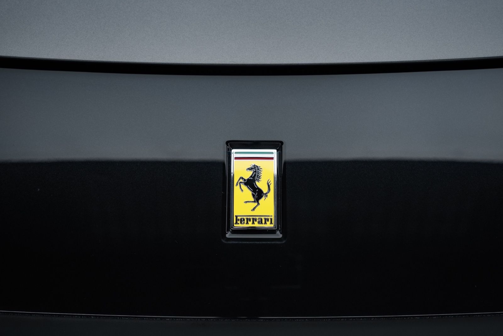 Fahrzeugabbildung Ferrari 12Cilindri PANO/LIFT/RACING SEATS/CARBON/SURR