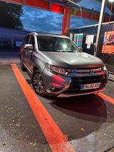 Mitsubishi Outlander 2018 Automatic 7-Sitzen - Mitsubishi Outlander in Wuppertal