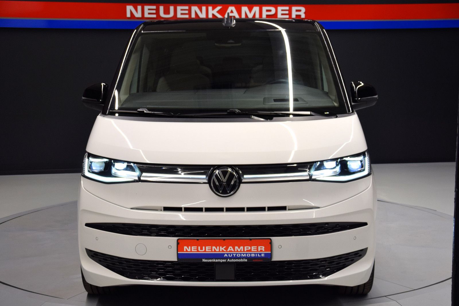 Fahrzeugabbildung Volkswagen T7 Multivan Edition lang Pano StandH. HeadUp ACC