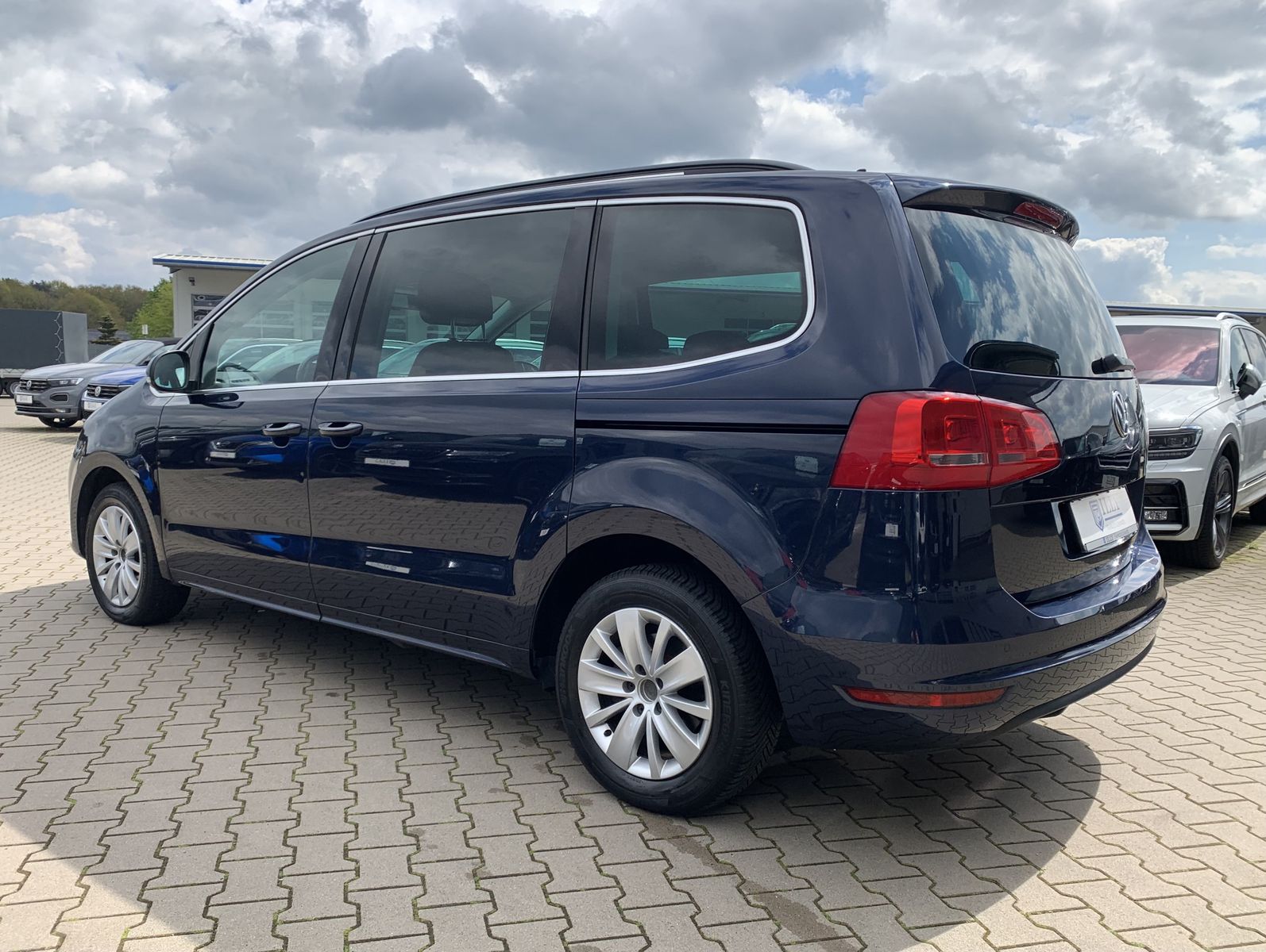 Fahrzeugabbildung Volkswagen Sharan 2.0 TDI*Comfortline*AHK*7 Sitze*Navi*Temp