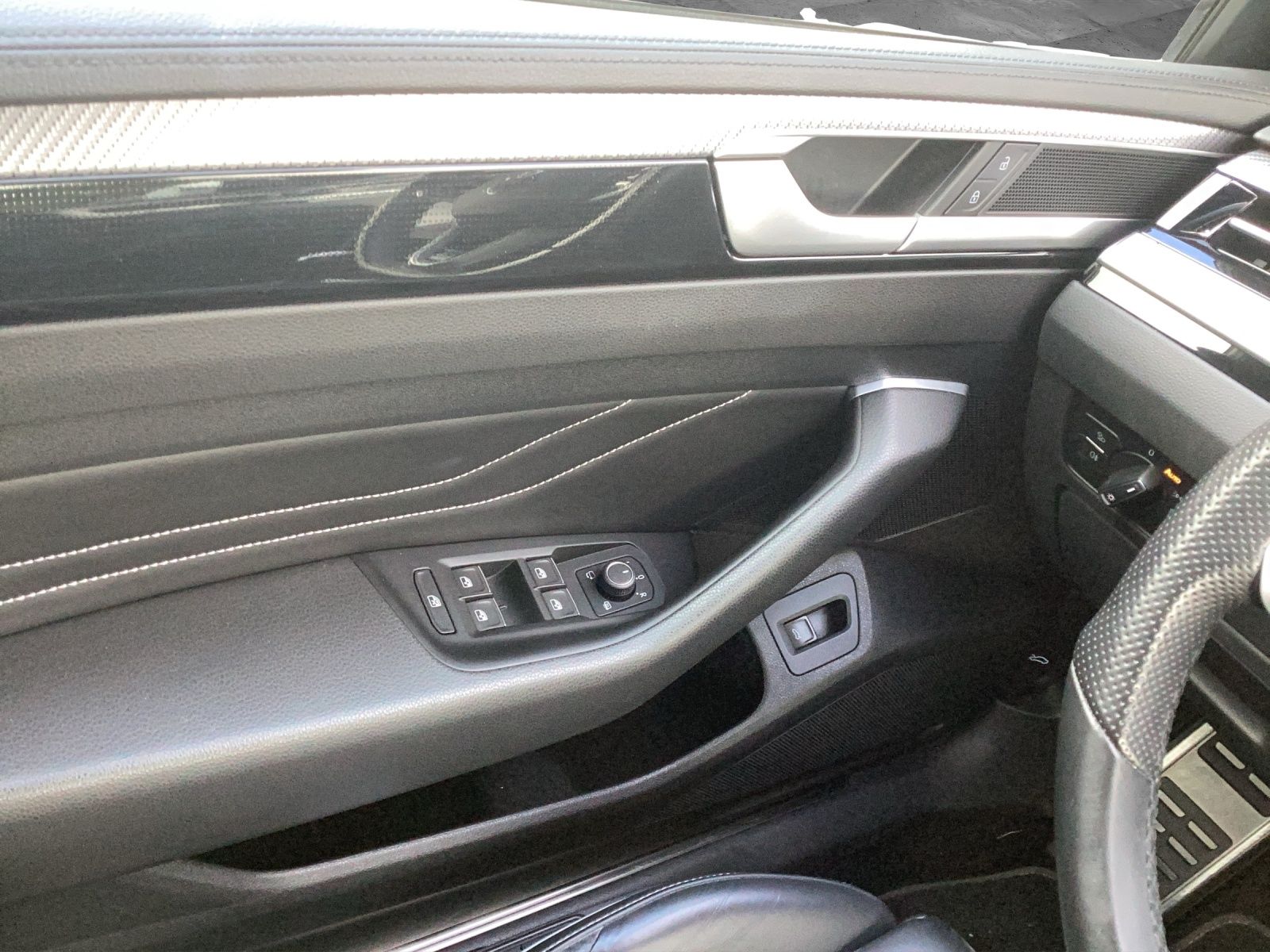 Fahrzeugabbildung Volkswagen Arteon Shooting Brake R-Line 4 IQ.Light Navi ACC