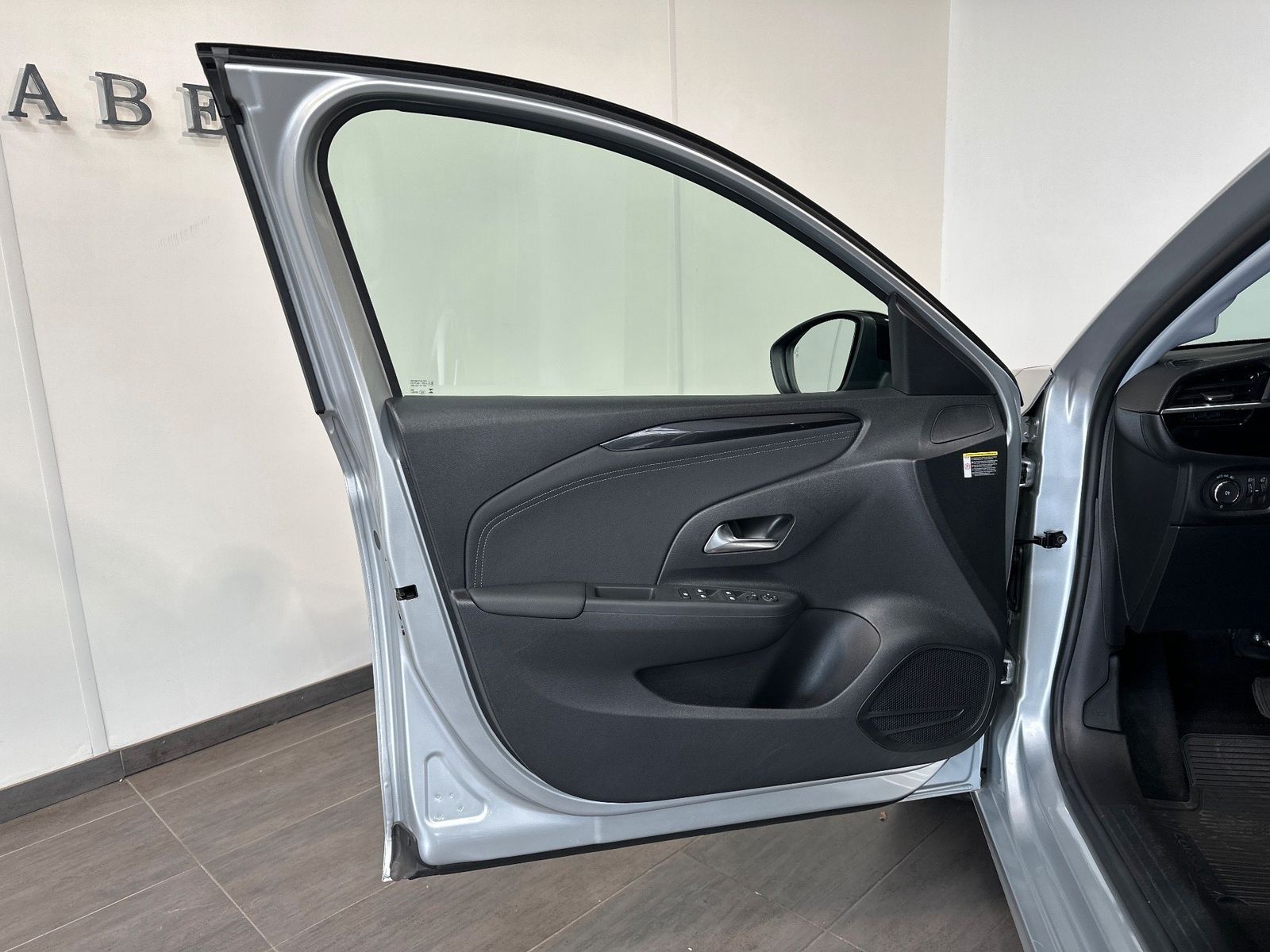Fahrzeugabbildung Opel Corsa e Elegance NAV+LED+KAMERA+SHZ+VCOCK+TOTW