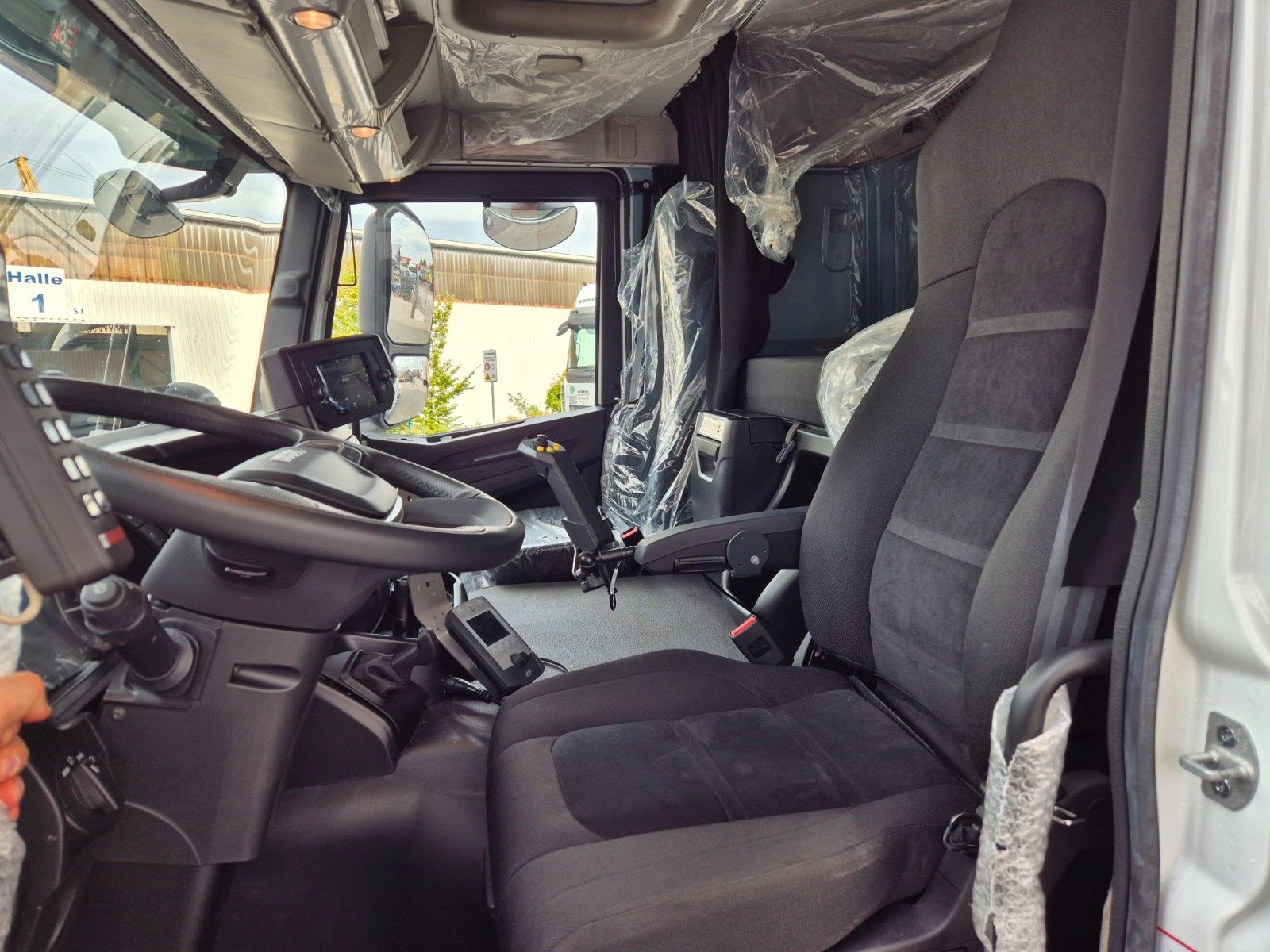 Fahrzeugabbildung Iveco X-Way AT300X48Z/P HR OFF 6x4 Hiab Winterdienst