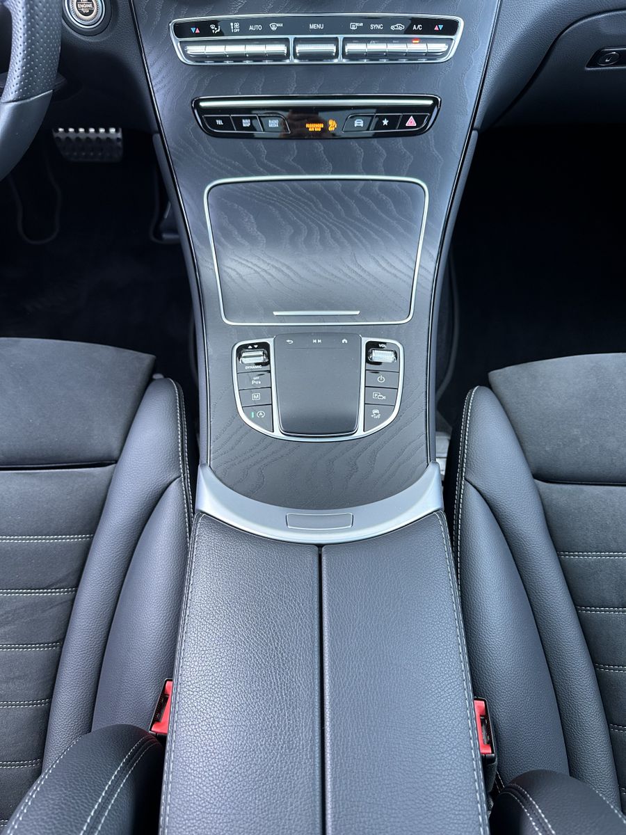 Fahrzeugabbildung Mercedes-Benz GLC 300d 4M AMG-Line NAV+LED+KAM+PANO+CARPLAY+VC