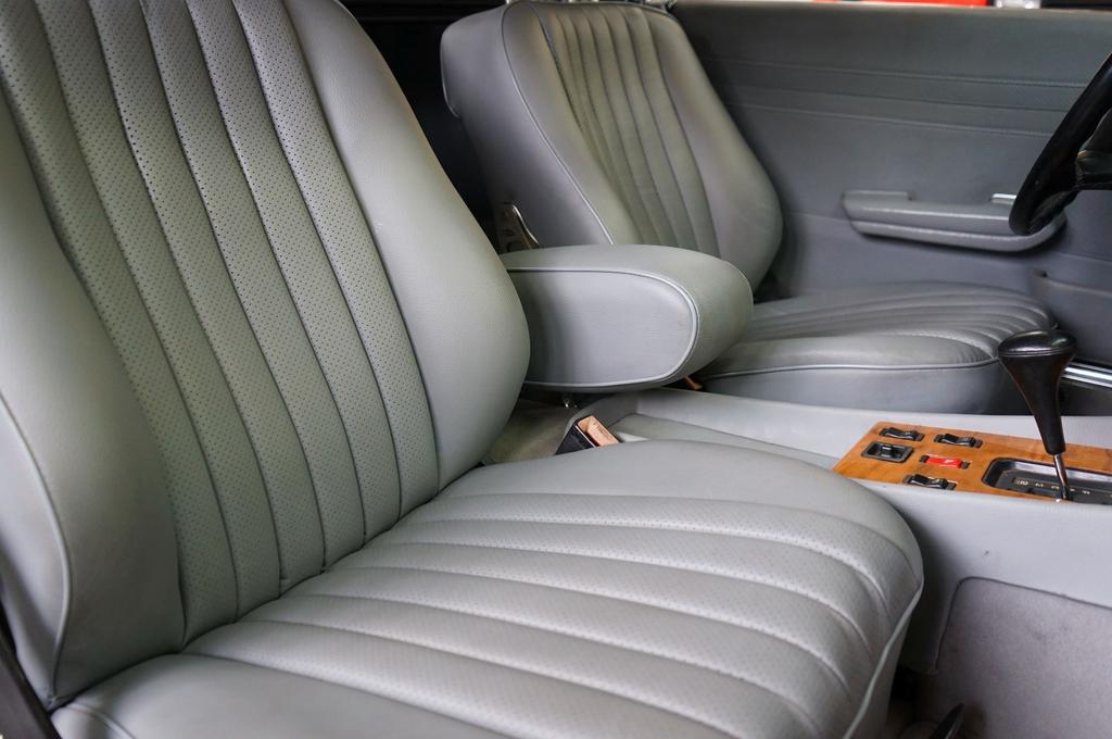 Mercedes-Benz SL 560