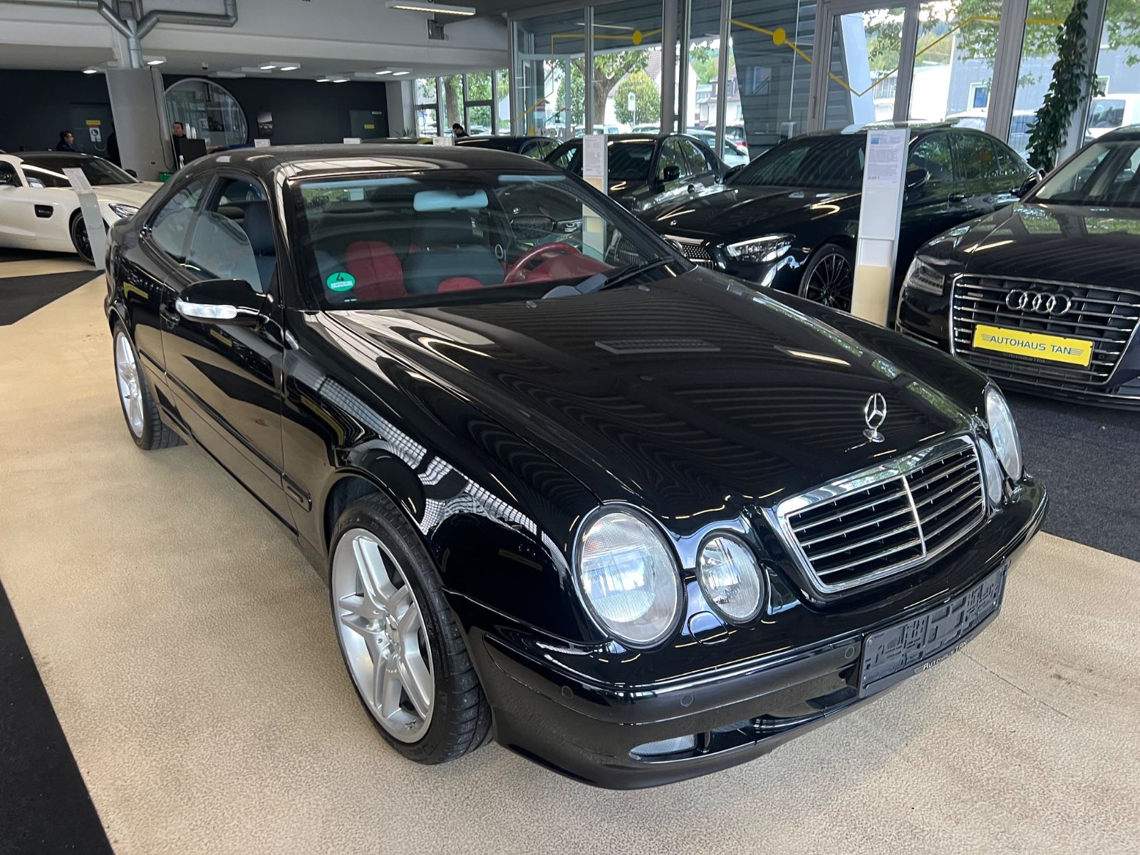 Fahrzeugabbildung Mercedes-Benz CLK 320 AVANTGARDE * 1.HAND *