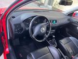 Volkswagen Golf 4 VI 5V - Volkswagen Golf aus 2000: Vi