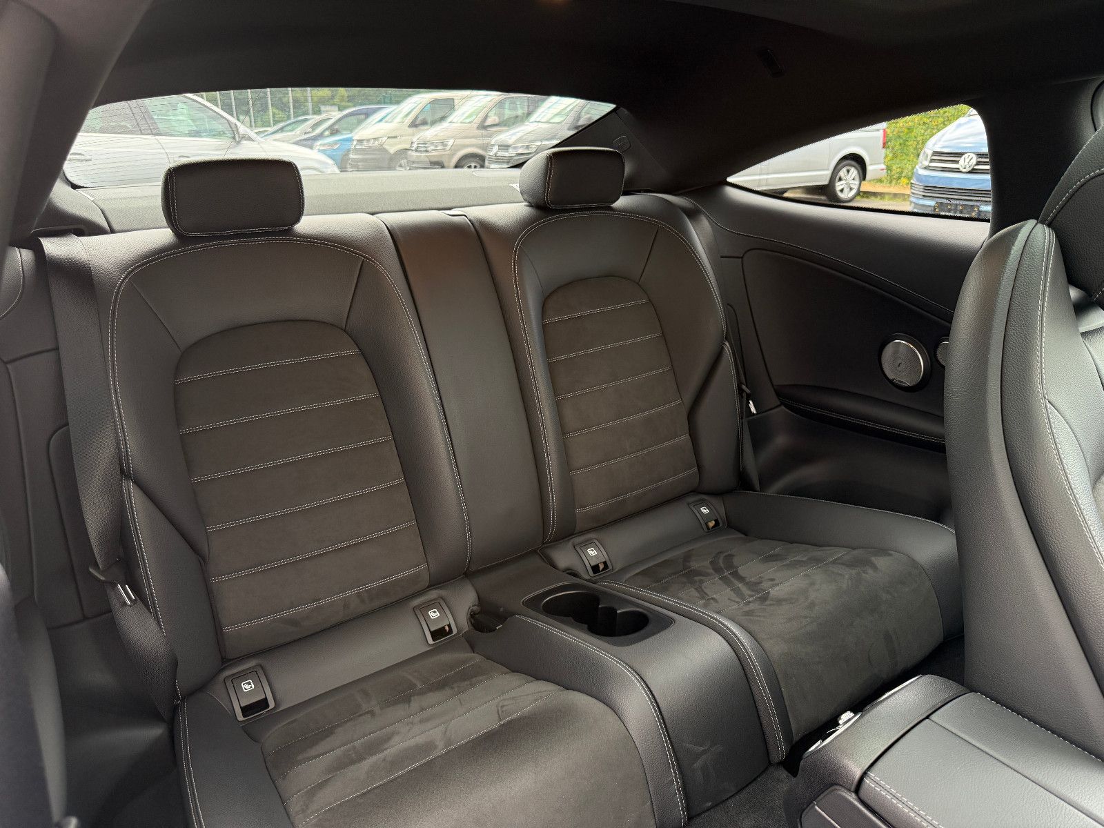 Fahrzeugabbildung Mercedes-Benz C 220d Coupe AMG Burmester Pano Night-Paket 360°