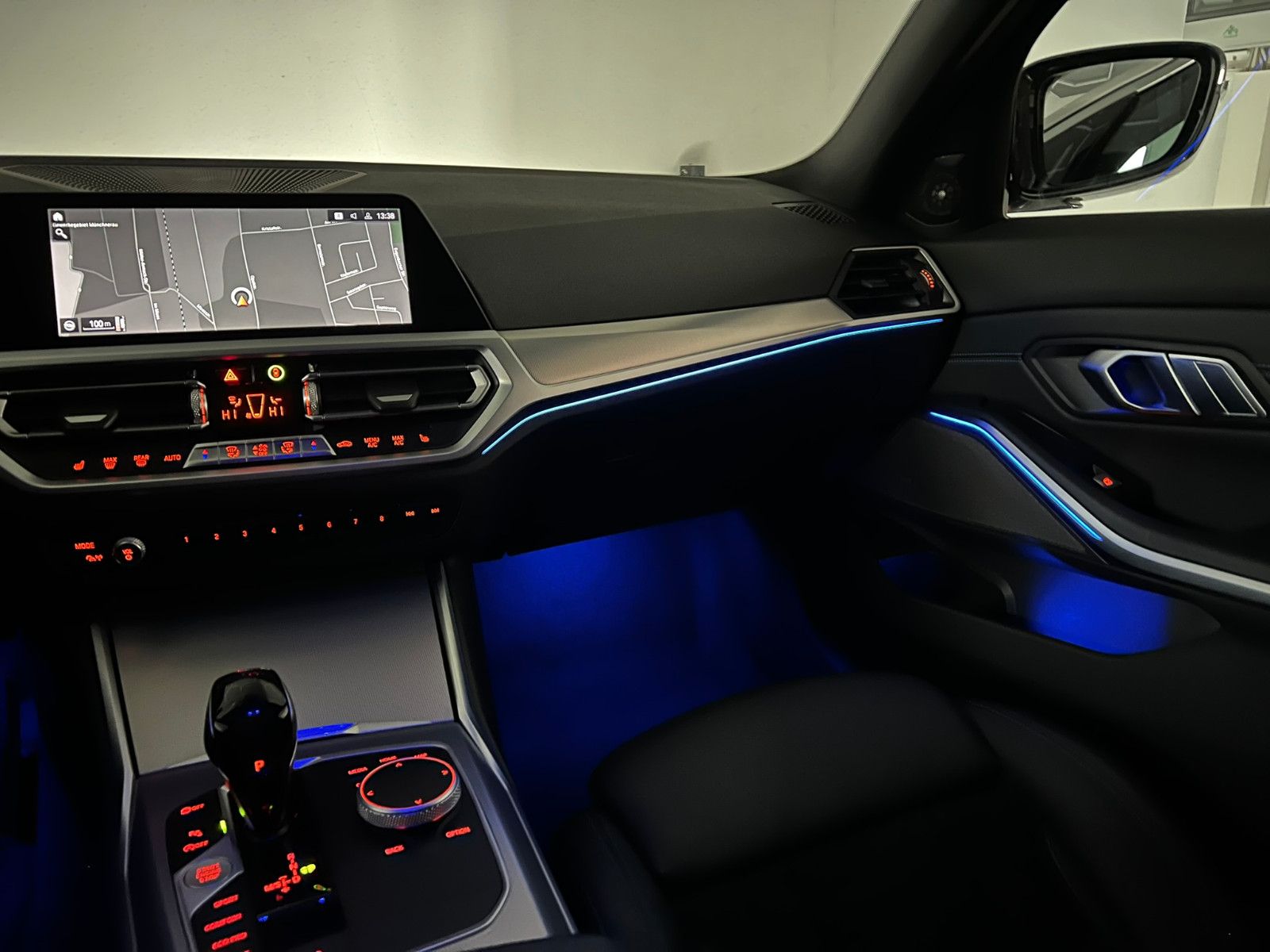 Fahrzeugabbildung BMW 320 d xDrive M SPORT/PANO/HuD/H&K/VRTL COCKPIT