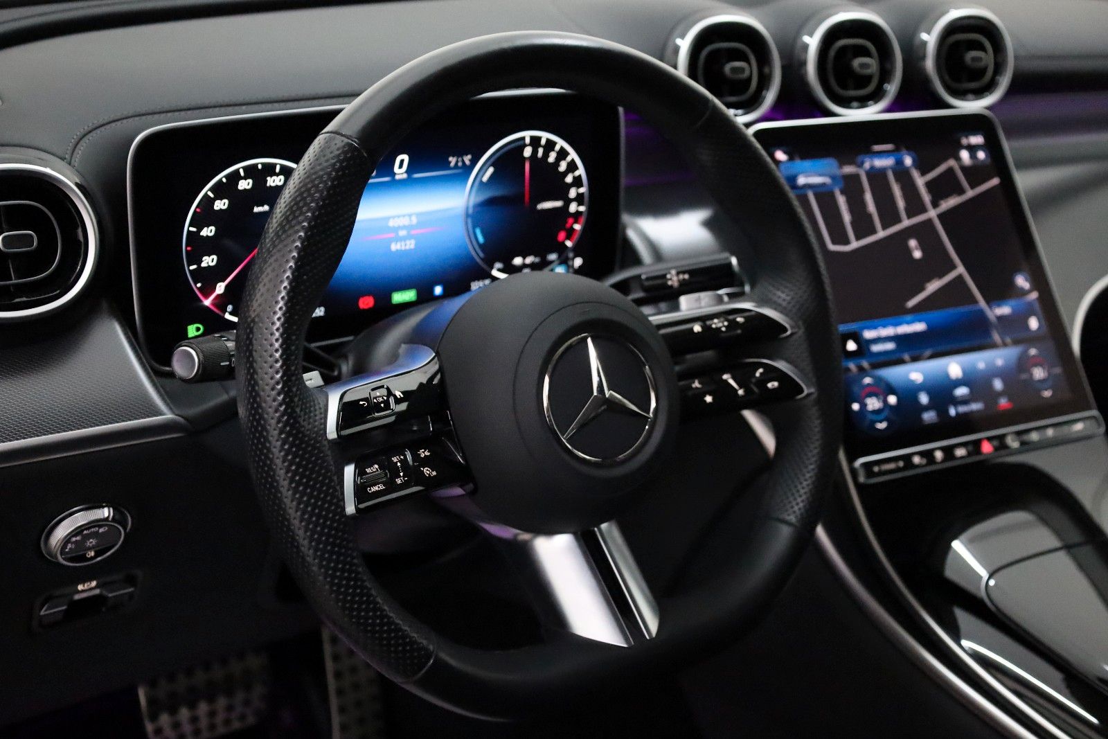 Fahrzeugabbildung Mercedes-Benz GLC 300 e 4M, AMG line, SH,Navi,Kamera,ACC, +WR