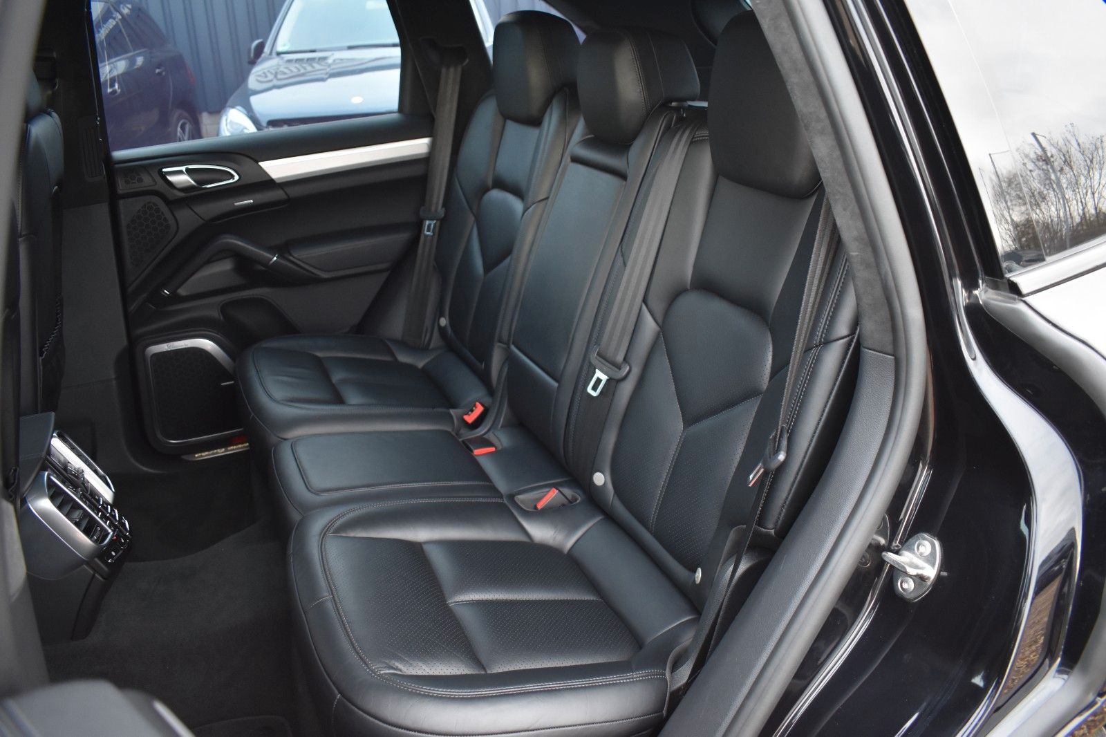 Fahrzeugabbildung Porsche Cayenne Turbo Panorama AHK Sport Chrono Keramik