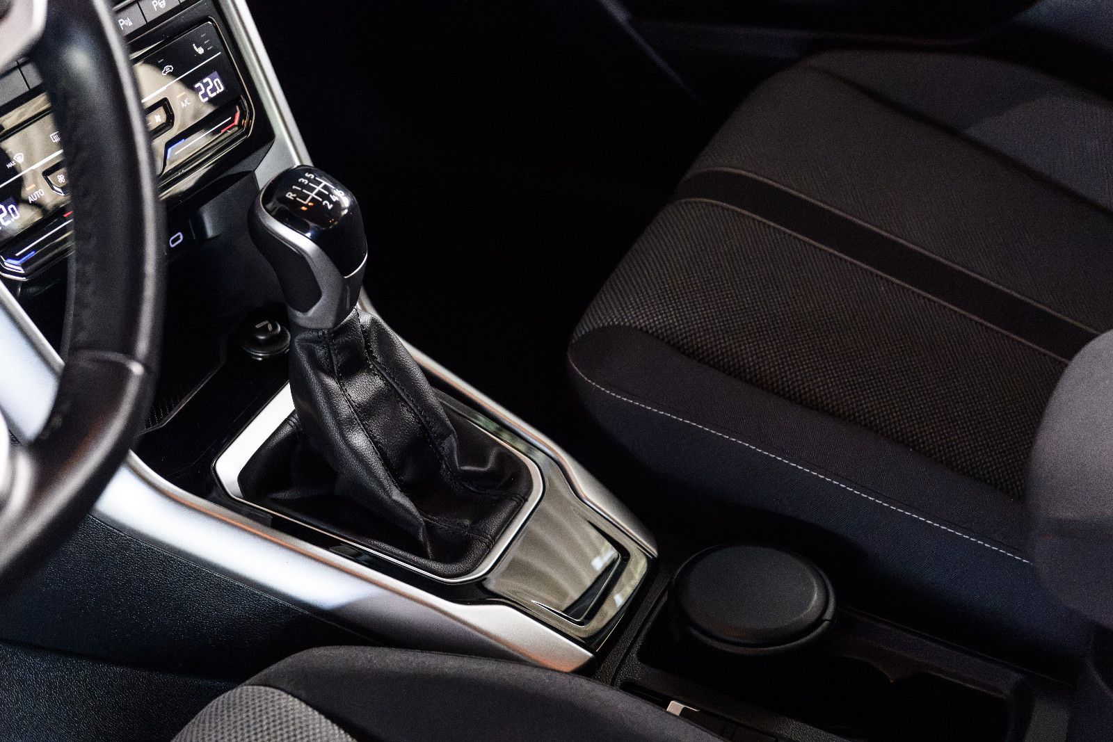 Fahrzeugabbildung Volkswagen T-Roc Life +LED+AW+Cockpit PRO+Park Assist+Ascot