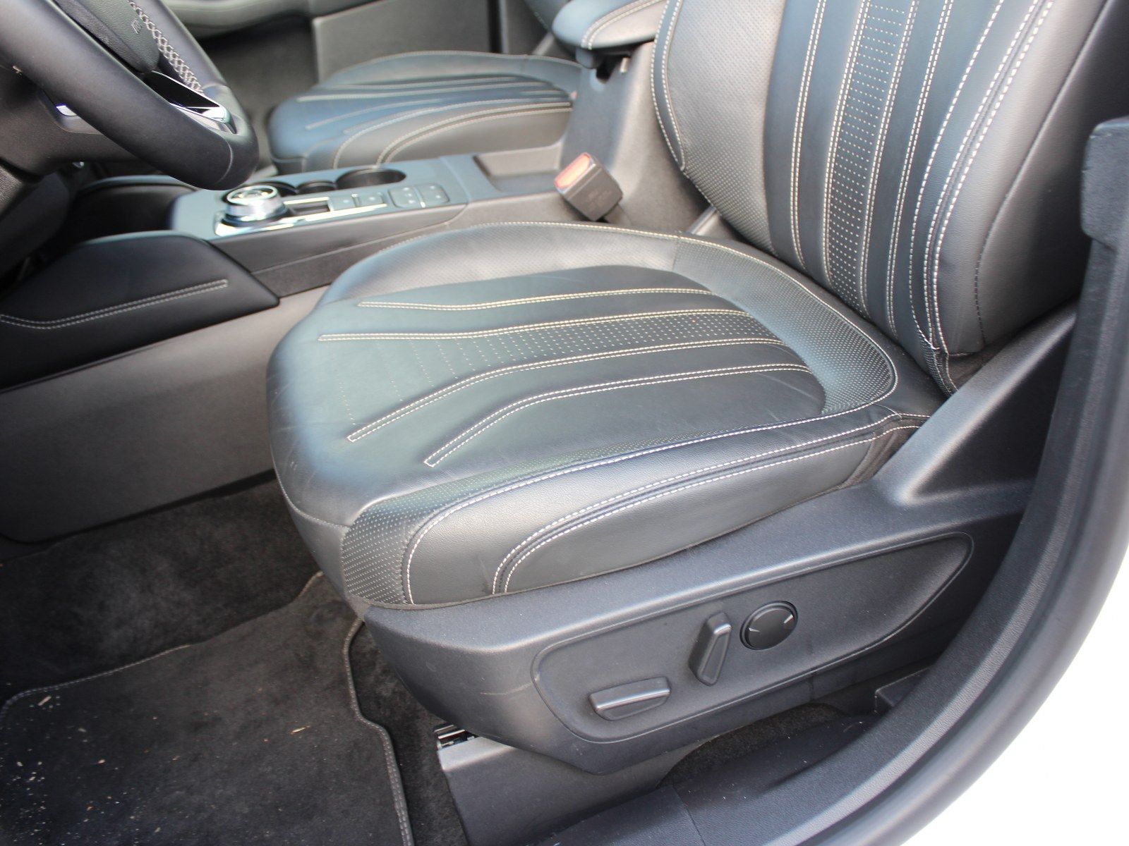 Fahrzeugabbildung Ford Kuga Plug-In Hybrid Vignale 2,5 Duratec