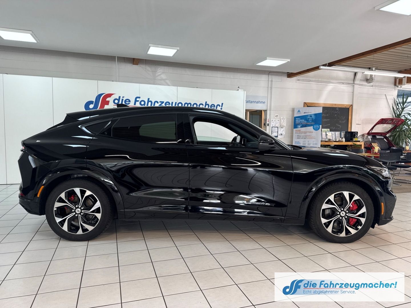 Fahrzeugabbildung Ford Mustang MACH-E Premium AWD Navi Digitales Cockpi