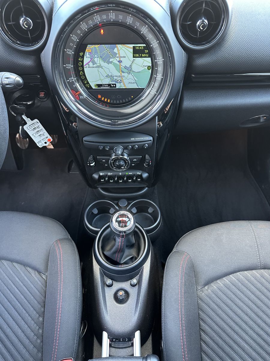 Fahrzeugabbildung MINI Cooper S Countryman JCW NAV+GLASDACH+BLUETOOTH