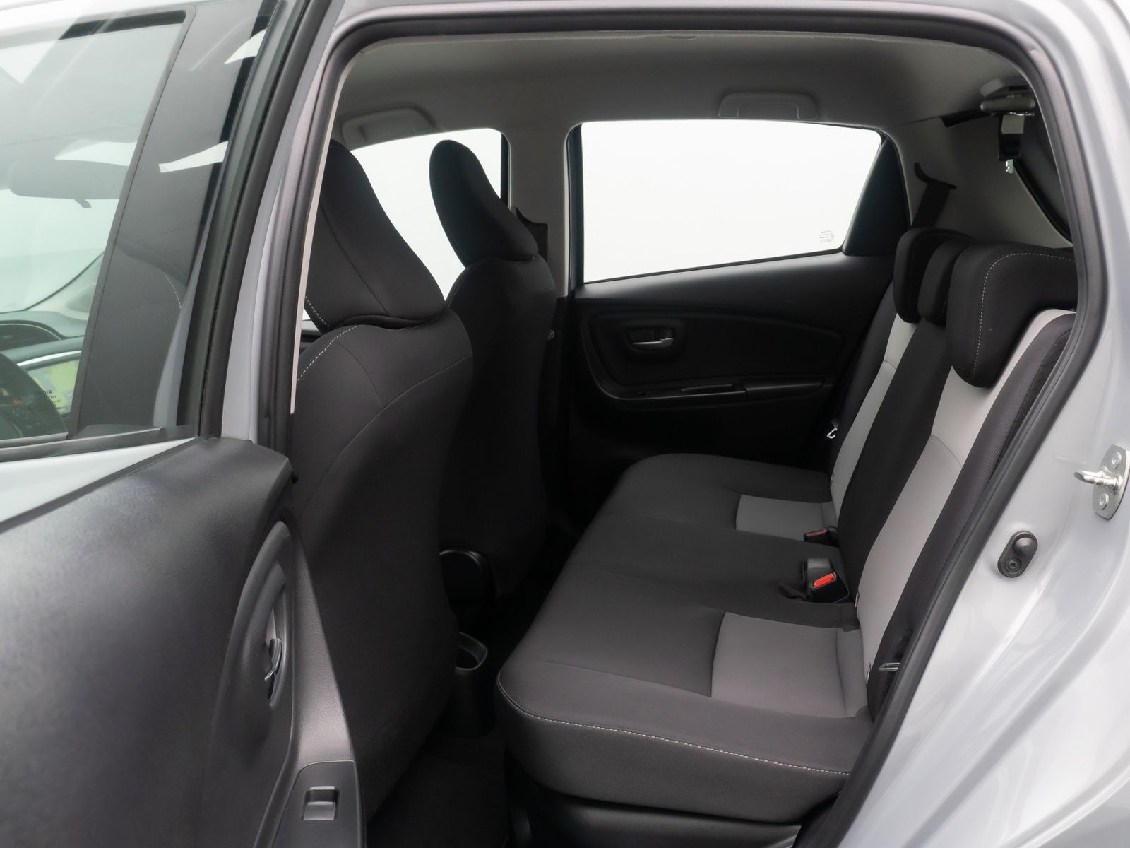 Fahrzeugabbildung Toyota Yaris Hybrid Basis Tempomat Touch KlimaAt HAC LM