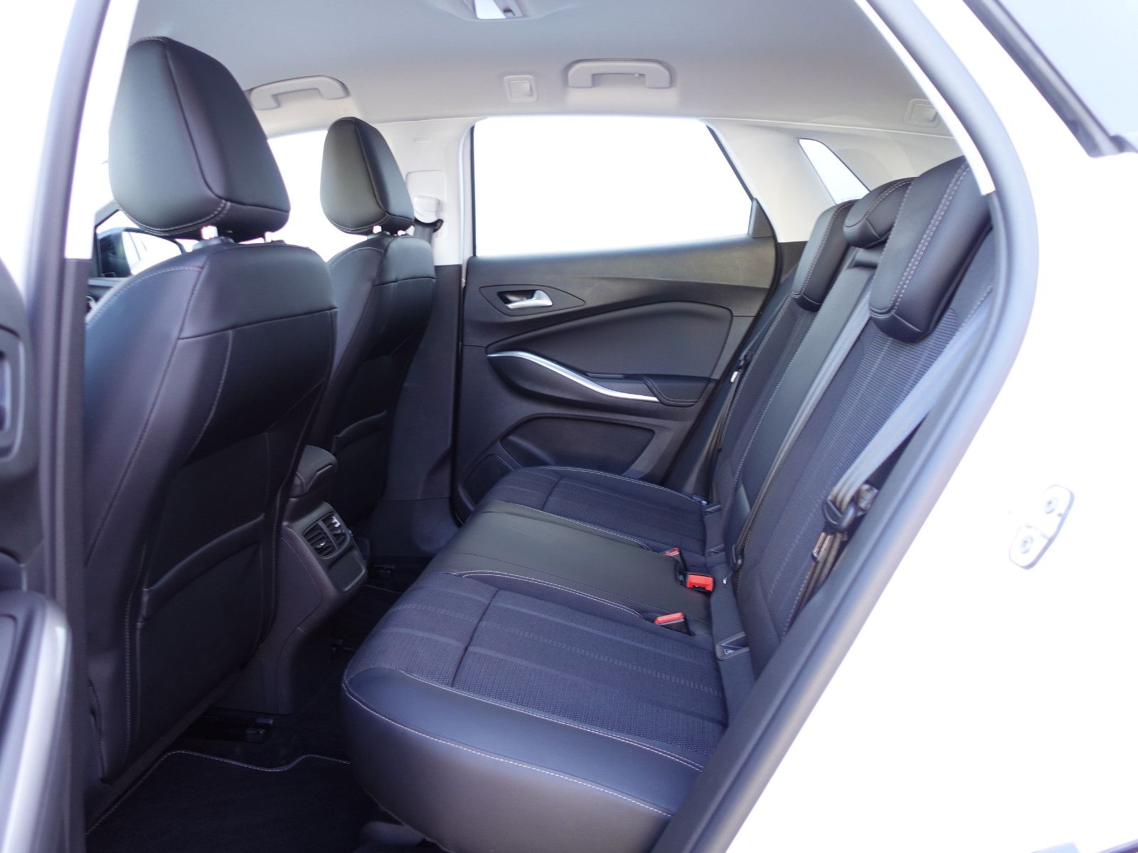 Fahrzeugabbildung Opel Grandland GS 1.2T,Navi,Kamera,AHK,Sitzhzg,Allw.